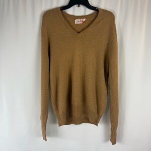 Peter Scott Men Color: Tan 100% Pure Camel Hair  V-Neck Size: M 
Jumper Size